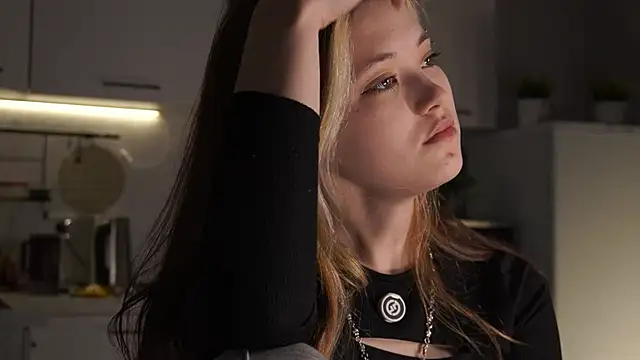 ShyAkemis online show from April 2026 03:35:02 PM