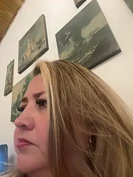 Martinacurvy  online show from April 2026 12:32:01 AM