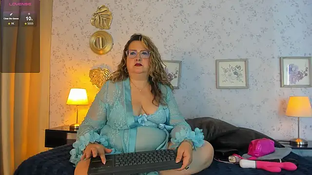 Snapshot of Martinacurvy_ chatting on June 2026 10:43:02 AM Martinacurvy online show from June 2026 10:43:02 AM