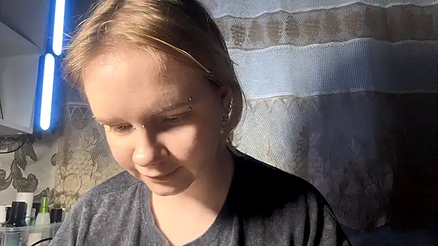 KrystenHoye online show from April 2026 05:17:01 PM