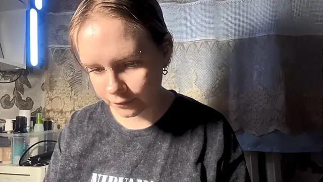 KrystenHoye online show from April 2026 07:07:02 PM