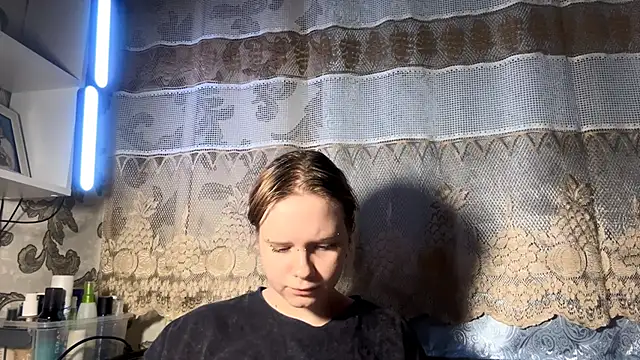 KrystenHoye online show from April 2026 07:58:01 PM