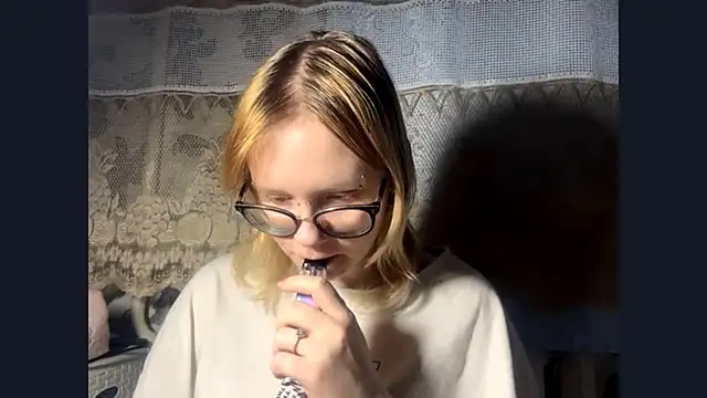 KrystenHoye online show from April 2026 05:16:01 PM