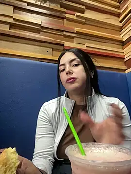 Cami olarte online show from April 2026 07:29:01 PM