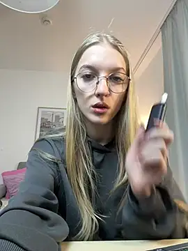 EvaEvis online show from April 2026 05:36:02 AM