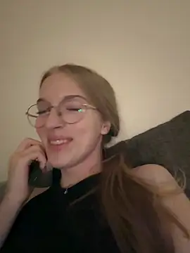 EvaEvis online show from April 2026 07:10:01 PM