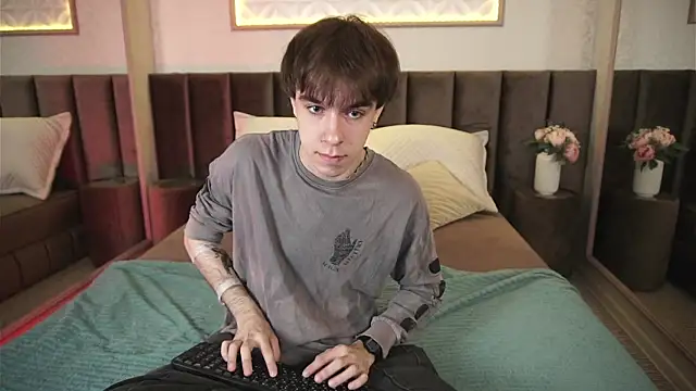 Snapshot of DaveBevy chatting on May 2026 07:21:01 PM DaveBevy online show from May 2026 07:21:01 PM
