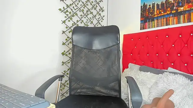 emily  dee online show from April 2026 01:06:02 PM