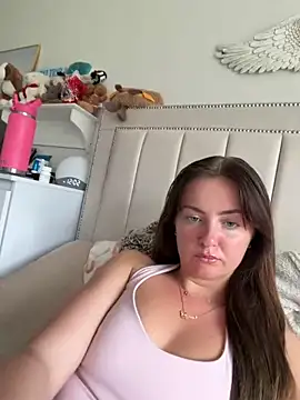 LolaSkyee online show from June 2026 12:07:02 PM