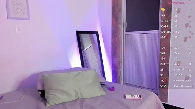 Daniela  Cadavid online show from April 2026 04:30:01 AM