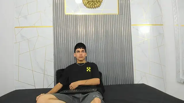 Kitsune 44 online show from March 2026 06:51:02 PM