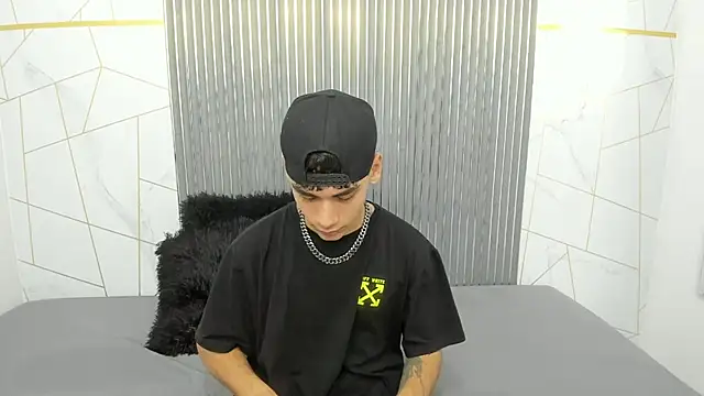 Kitsune 44 online show from April 2026 07:22:02 PM