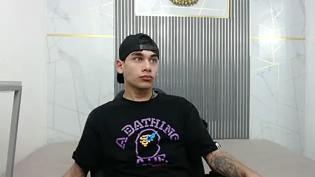 Kitsune 44 online show from April 2026 07:07:02 PM