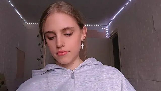 EveCoutch online show from March 2026 12:06:02 PM