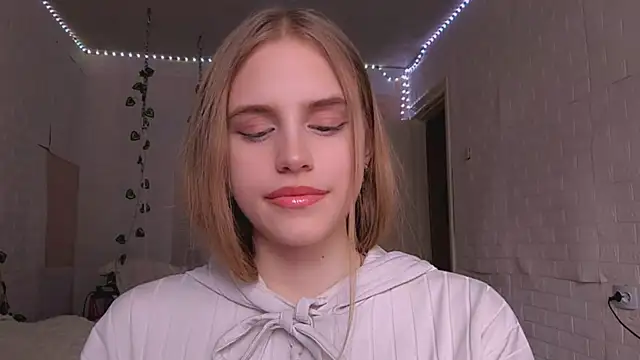 EveCoutch online show from April 2026 12:09:02 PM