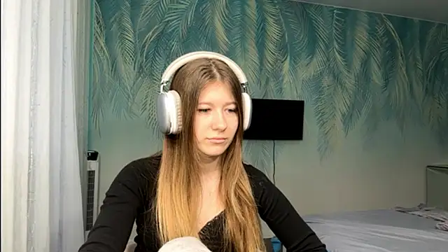 Kate Jomallona online show from April 2026 01:11:01 PM