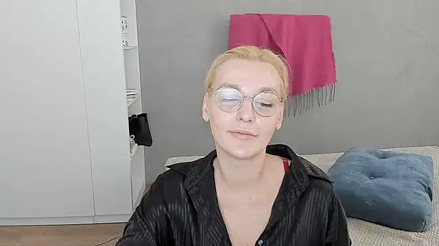 OeigesMik online show from June 2026 08:49:02 AM