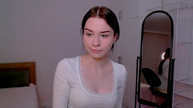 Tina Charm online show from May 2026 07:01:01 PM