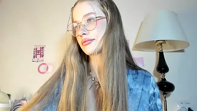 chloesweetbby online show from April 2026 08:25:02 PM