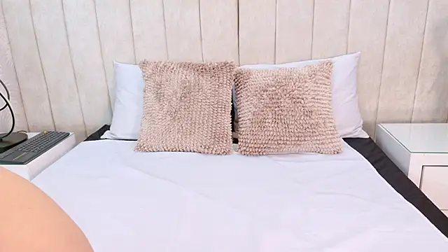 LiaBanks online show from April 2026 07:48:01 PM