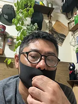 Snapshot of RYUICHI_1919 chatting on May 2026 12:45:02 PM RYUICHI 1919 online show from May 2026 12:45:02 PM