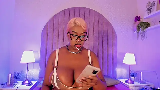 Snapshot of SUSAN-BLUE chatting on July 2026 11:30:01 PM SUSAN-BLUE online show from July 2026 11:30:01 PM