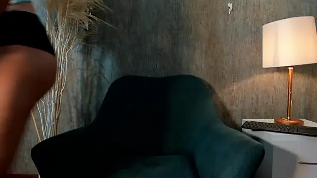 EvaaConnor online show from April 2026 07:27:01 PM