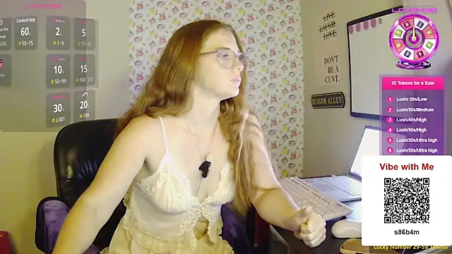 RoxyRedXO12 online show from June 2026 05:11:01 AM
