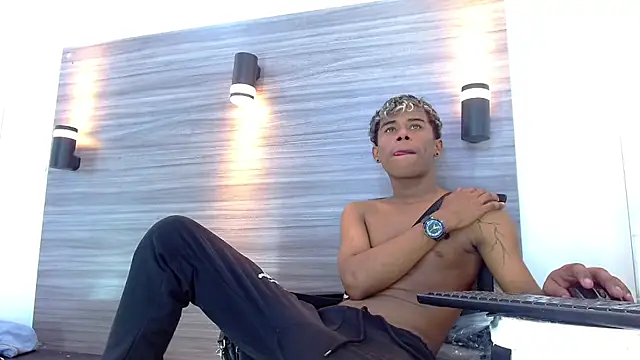 LuckyBluex online show from March 2026 02:55:01 AM