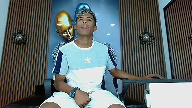 LuckyBluex online show from April 2026 11:32:01 AM