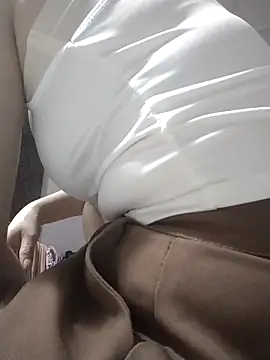 Saryloveparadise online show from April 2026 12:01:01 PM