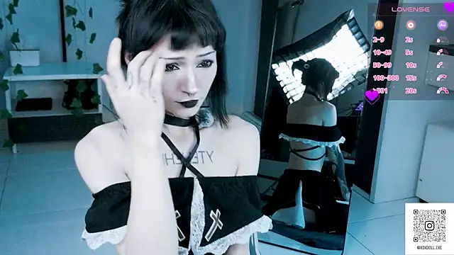 Snapshot of H3xD0ll chatting on August 2026 12:14:02 PM H3xD0ll online show from August 2026 12:14:02 PM