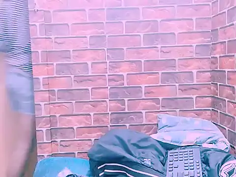 Snapshot of Alanadelray21 chatting on April 2026 05:30:01 AM Alanadelray21 online show from April 2026 05:30:01 AM