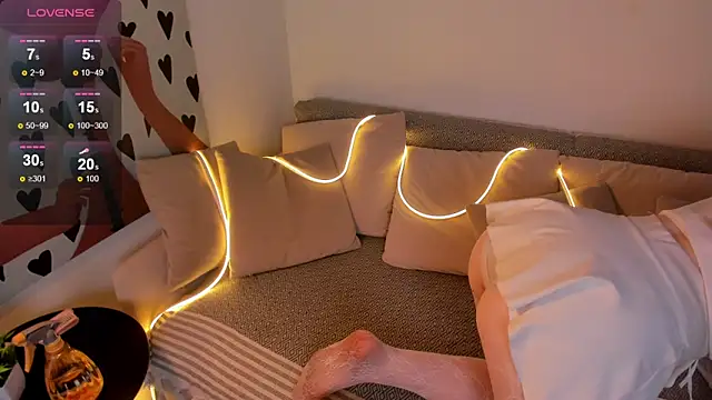 Bella Brow online show from April 2026 07:58:02 PM