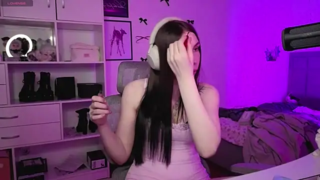 JustEvalove online show from April 2026 04:48:01 PM