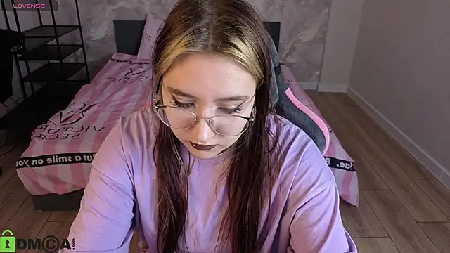 Luna Host online show from April 2026 01:45:01 AM