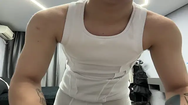 MaxWoolf online show from April 2026 04:56:02 PM