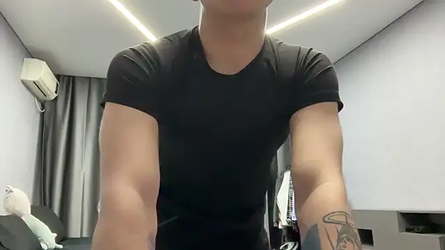 MaxWoolf online show from April 2026 04:35:01 PM