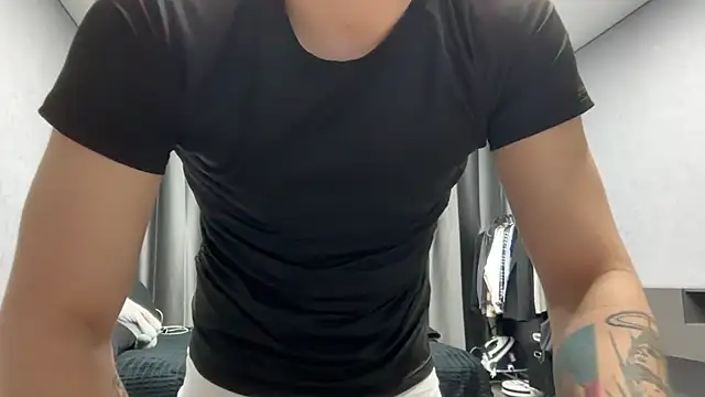 MaxWoolf online show from April 2026 03:46:02 PM