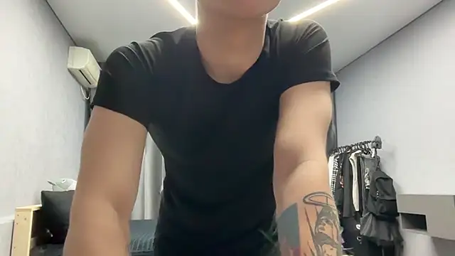 MaxWoolf online show from April 2026 05:06:01 PM