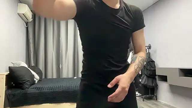 MaxWoolf online show from April 2026 07:58:01 PM