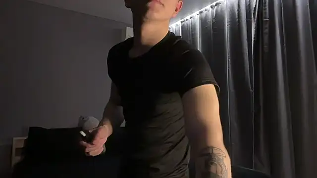 MaxWoolf online show from April 2026 02:27:02 PM