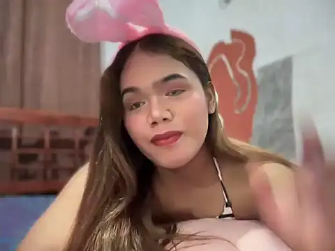 yourhotwild bella online show from April 2026 04:43:02 PM