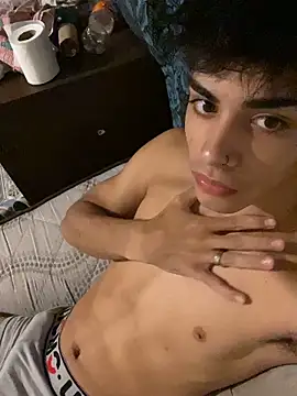 AgusTr online show from April 2026 04:10:02 AM