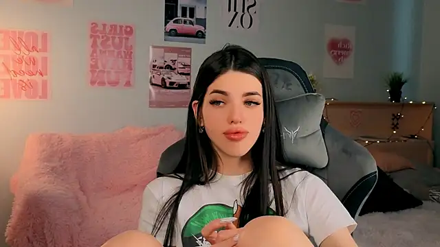 molly rettyy online show from April 2026 07:45:01 AM