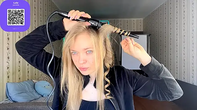 LolaZola online show from April 2026 07:18:01 AM