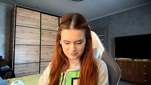 FoxyEmma online show from April 2026 12:11:02 PM