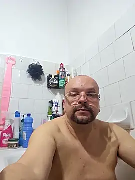 Cristo1982 online show from April 2026 06:11:02 PM