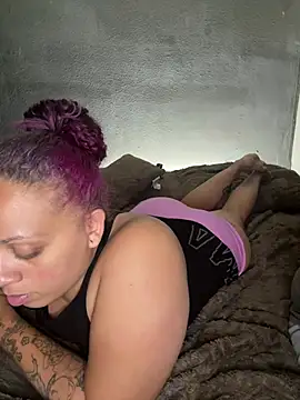 SHY QUINN online show from April 2026 10:32:01 PM