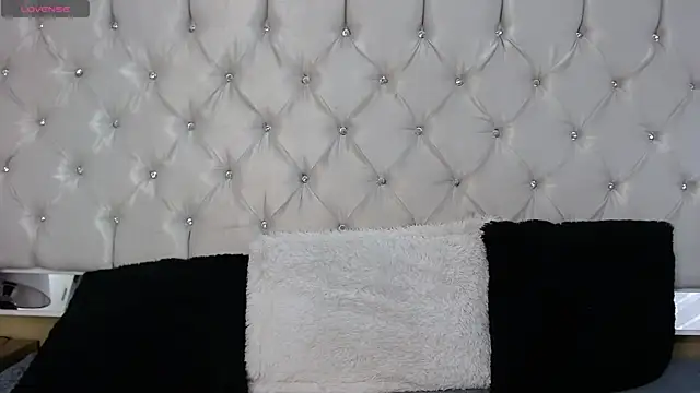 Snapshot of MistressNyx_ chatting on May 2026 03:40:01 PM MistressNyx online show from May 2026 03:40:01 PM